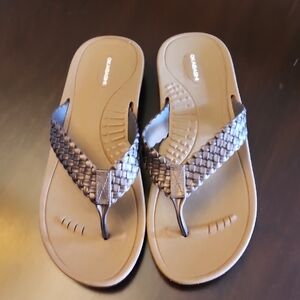 Okabashi Brown Woven Flip Flops large sz 9.5